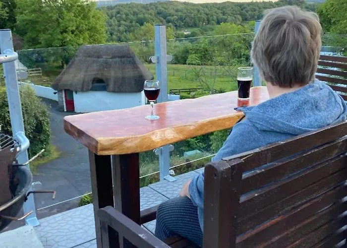 Thatched 4 Persons Currahy Bridge